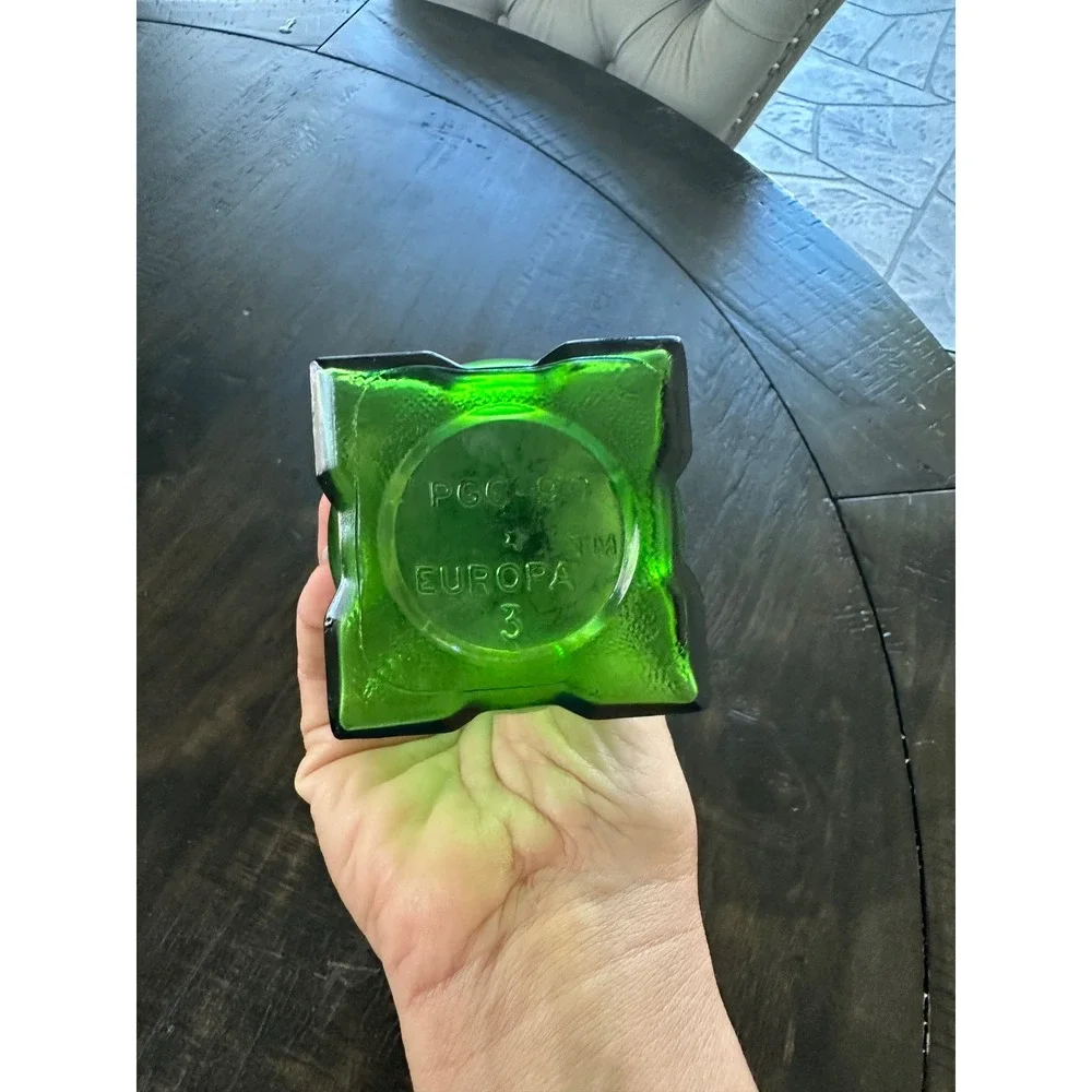 Green Glass Bud Vase Square Base Trumpet Top Elegant Home‎ Decor Europa EUC